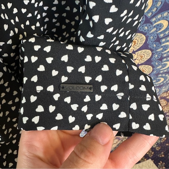 🦋5/20$🦋 Volcom heart patterned romper - Picture 10 of 11